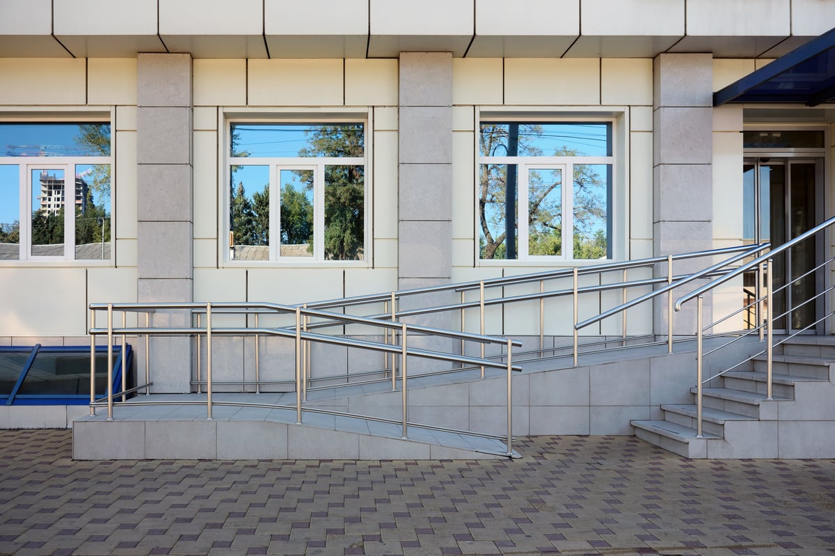 Large ramp for wheelchair users at the entrance. Installation of ramps in public places and socially significant buildings.